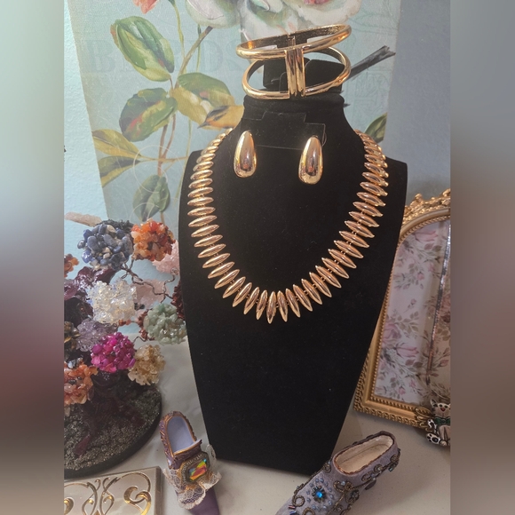 Jewelry - Gold-Tone Statement Jewelry Set